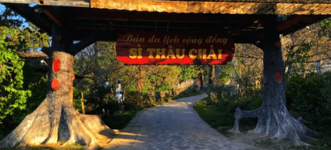 Cổng chào bản làng Sì Thâu Chải