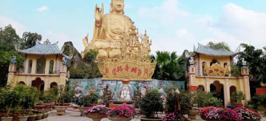 누이꼭 호수 불상
