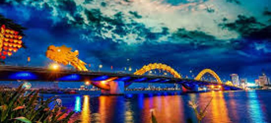 岘港龙桥 - 著名的旅游胜地，岘港的独特象征。