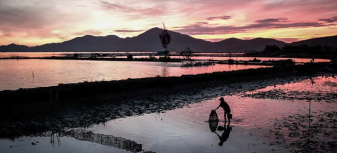 Hoàng hôn trên đập Tam Giang