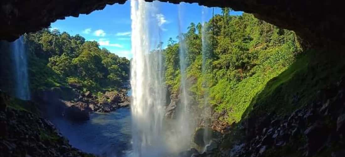 Hang Én có chiều dài gần 1.6km