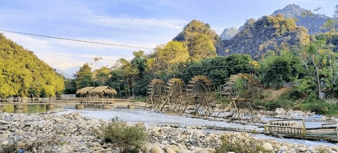 Bản Vàng Pheo hiện lên trong một chiều nắng thu thật đẹp.
