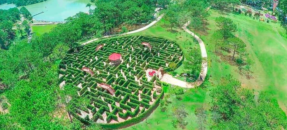 Một điểm đặc biệt và ấn tượng tại khu du lịch này chính là Mê cung tình yêu.