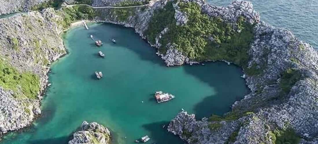 Dù không phải là một điểm du lịch chuyên nghiệp, nhưng đảo Long Châu vẫn hấp dẫn những ai muốn khám phá thiên nhiên hùng vĩ.