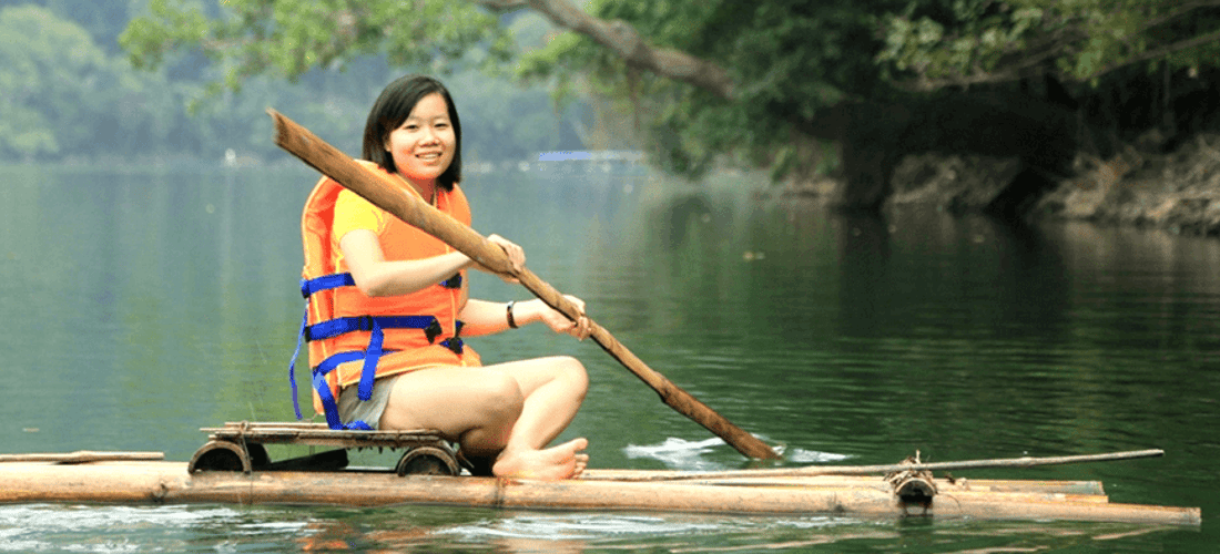 Du khách sẽ có cơ hội chèo thuyền kayak để khám phá thiên nhiên của đảo Bà Góa một cách trọn vẹn