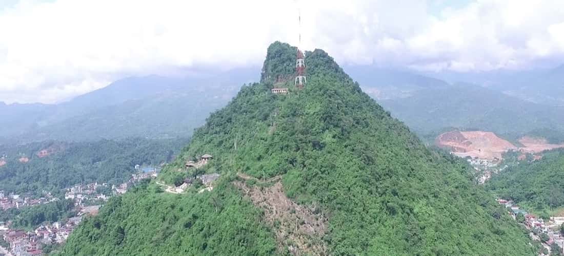 캄산(Cam Mountain) 정상을 정복하기 위해 하장(Ha Giang) 도시로 이동
