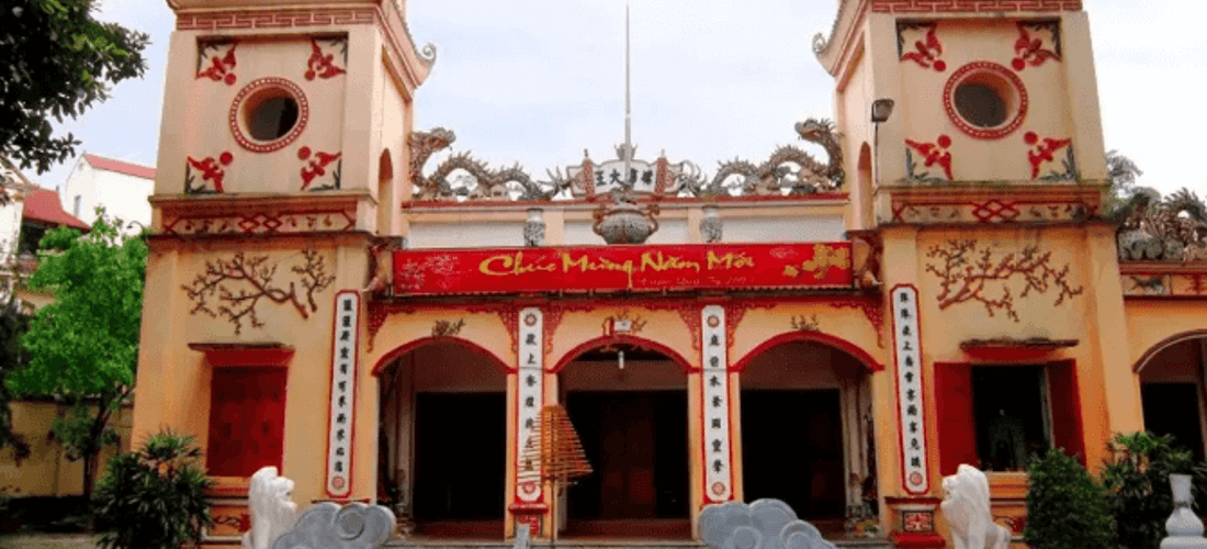 Chính diện của đền Kỳ Cùng