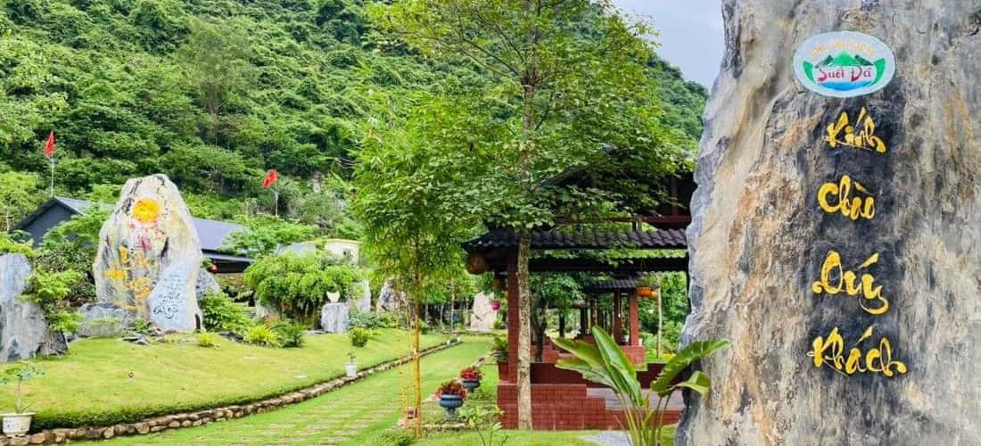 Khu du lịch Suối Đá Quảng Bình là điểm đến lý tưởng cho những ai muốn hòa mình vào thiên nhiên và tham gia các hoạt động vui chơi giải trí.