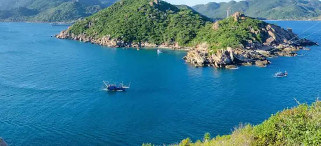Vẻ đẹp hoang sơ , quyến rủ của đảo Bình Ba