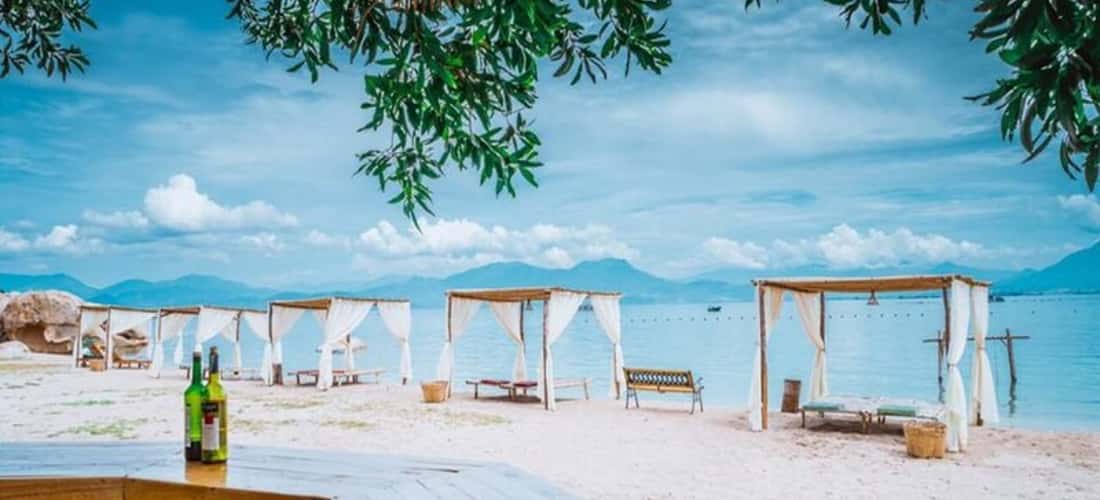 빈랍섬(Binh Lap Island)은 칸화(Khanh Hoa)성 캄란(Cam Ranh) 바다에 위치하고 있으며 "나트랑의 4개 빈(Binhs)" 중 하나로 알려져 있습니다.