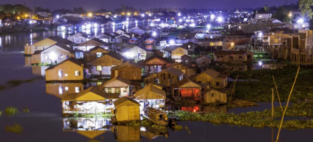 Buổi tối tại Làng nổi Châu Đốc