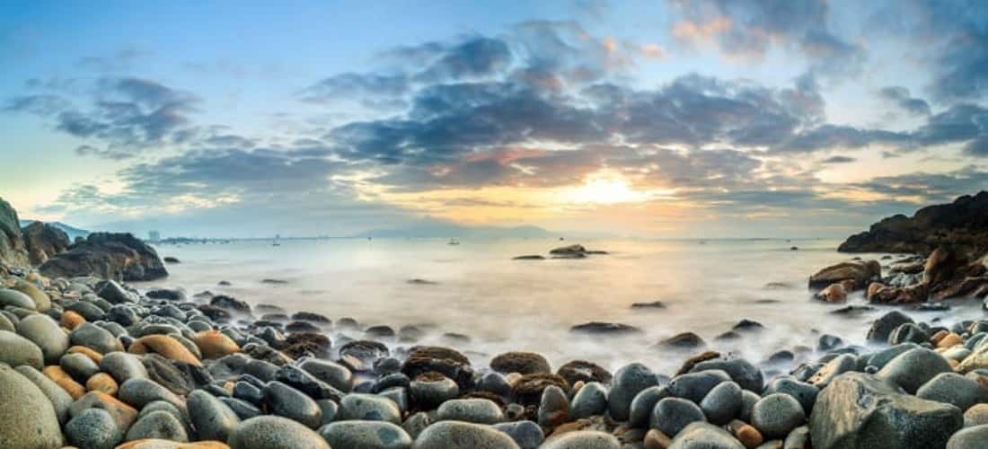 Đến Quy Nhơn (Bình Định) nhất định nên dừng chân thưởng ngoạn cảnh đẹp của Ghềnh Ráng Tiên Sa