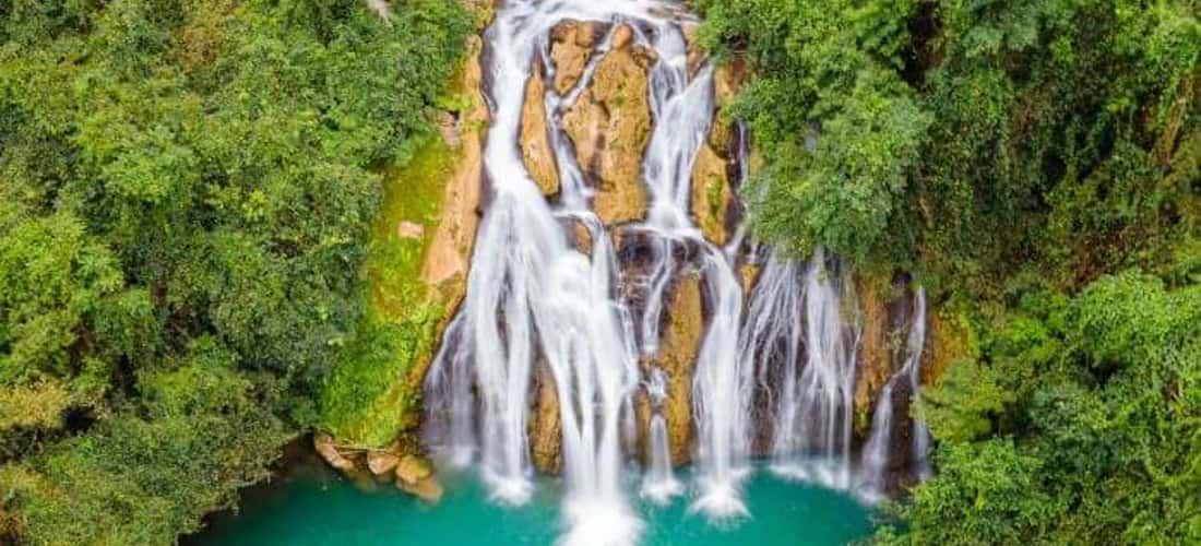 Không hề ngoa ngôn khi nói danh thắng Tà Puồng là một bảo tàng thiên nhiên trưng bày kiến trúc của “nước” và “đá”.