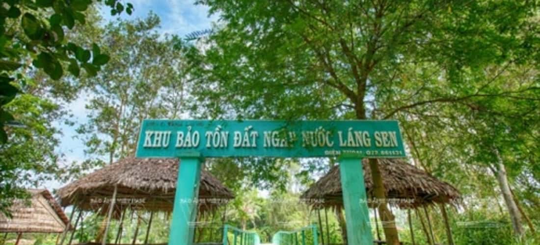 Khu bảo tồn ngập nước Láng Sen
