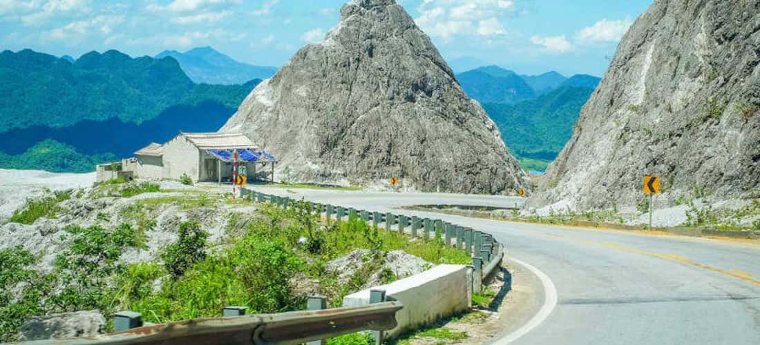 通往Hang Kia Pa Co的道路两旁的风景同样壮观