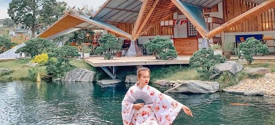Nhà Trống là một công trình độc đáo tại Khu Du Lịch Lá Phong ở Đà Lạt, thu hút sự chú ý của nhiều du khách bởi thiết kế khác biệt và độc đáo của nó.