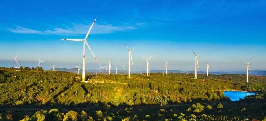 Cánh đồng quạt gió Ea H'leo được thiết kế với 108 turbine, trong đó mỗi trụ turbine có chiều cao 94m, loại 2.4MW có sải cánh lớn nhất tại Việt Nam