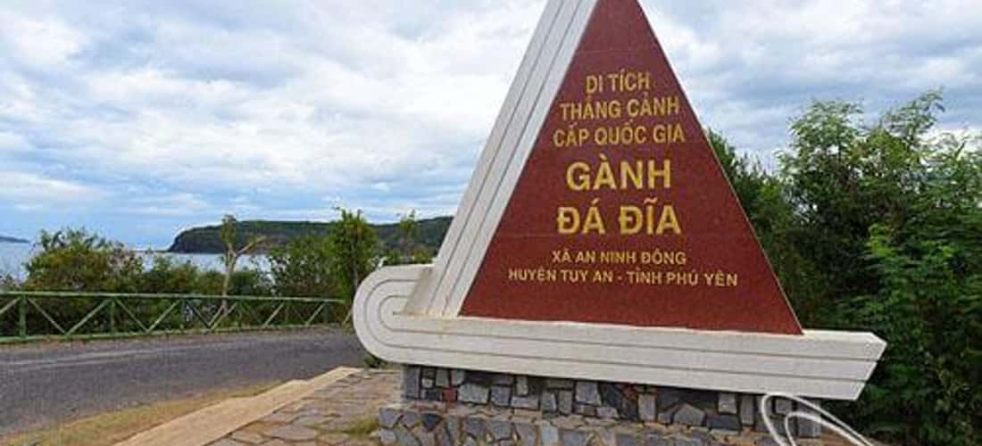 Cổng chào khu du lịch Gành Đá Đĩa