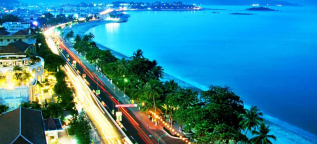 Vẻ đẹp của bãi biển Nha Trang vào ban đêm