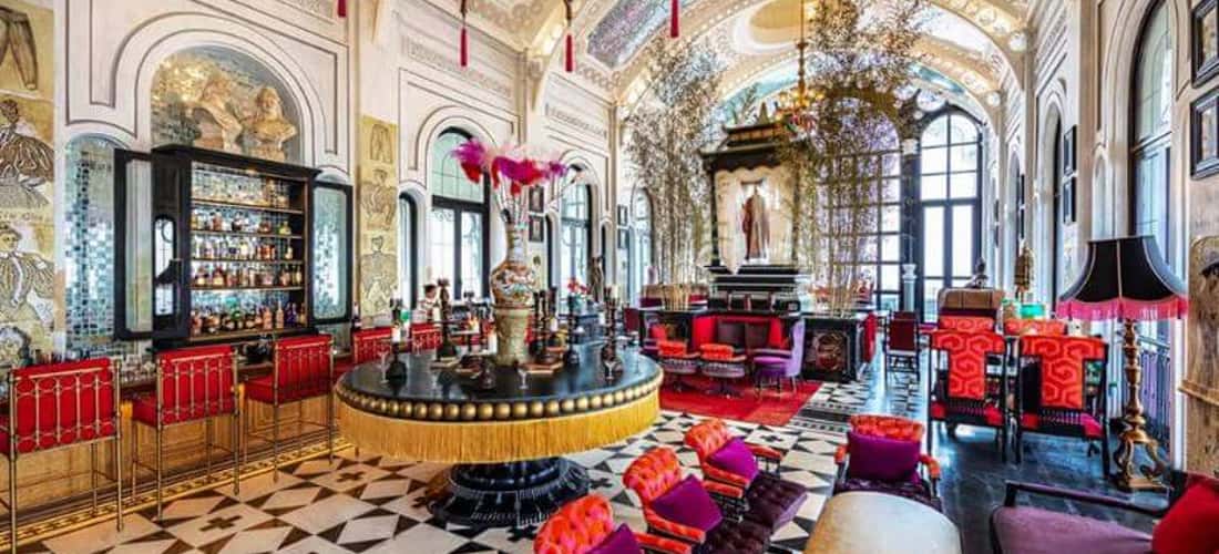 Sun Plaza được thiết kế với lối kiến trúc cổ điển Châu Âu