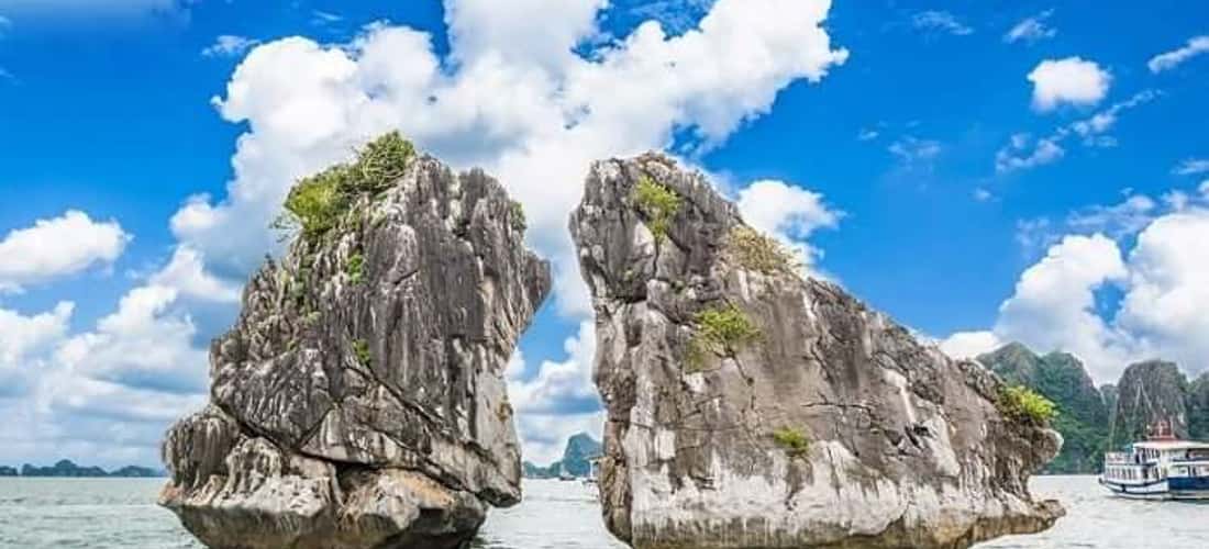 Hòn Trống Mái là một trong những biểu tượng đại diện cho vẻ đẹp của vịnh Hạ Long