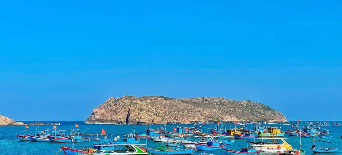 在 Quy Hoa 海滩散步,观看日出和日落