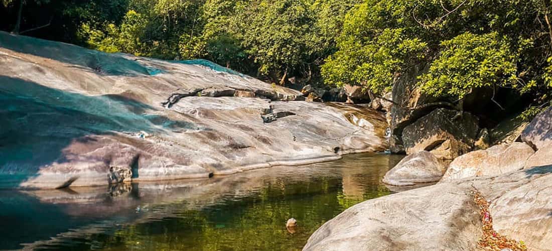 欣赏 Giang Thom 瀑布的自然美景