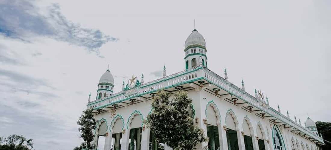 Masjid Al Ehsan 清真寺被认为是这里规模和建筑最美丽的建筑之一。