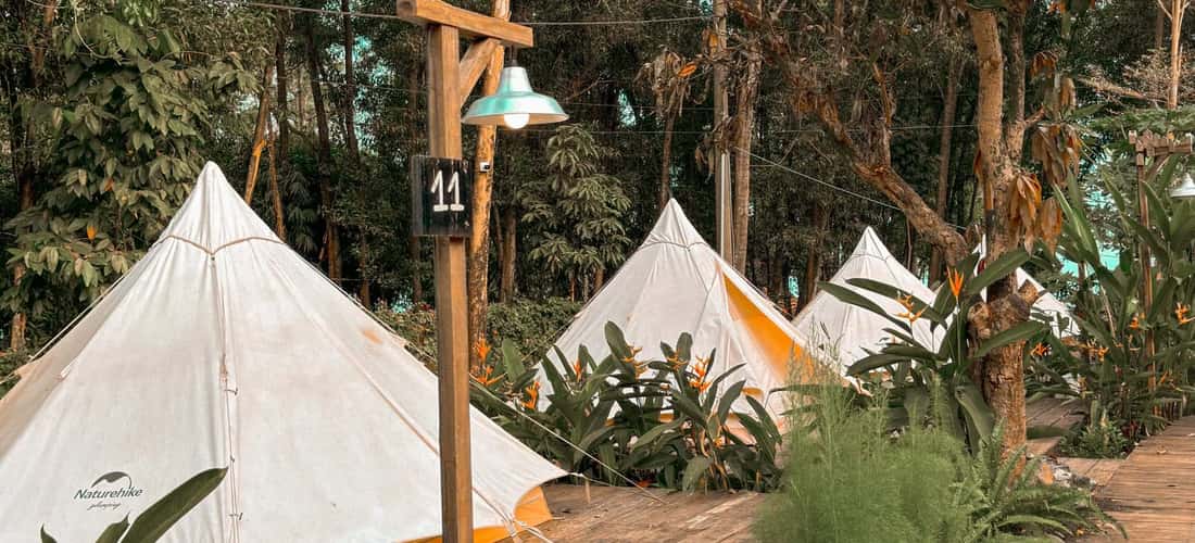 Đặt chân đến nơi đây bạn sẽ cảm thấy vô cùng an nhiên khi thả hồn vào phong cảnh rừng cây, thiên nhiên xanh ngát bất tận và tận hưởng những giây phút bình yên