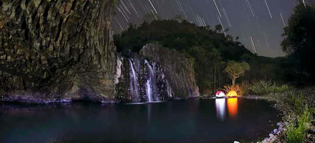 Vuc Hom Phu Yen 瀑布适合大型团体的趣味旅行、背包旅行和野餐。