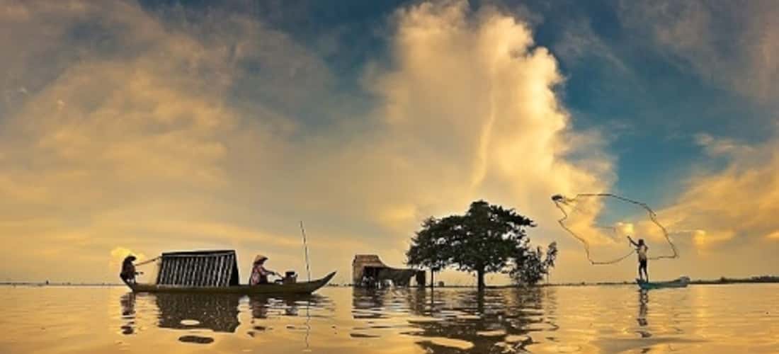 Chau Doc 수상 마을의 일몰