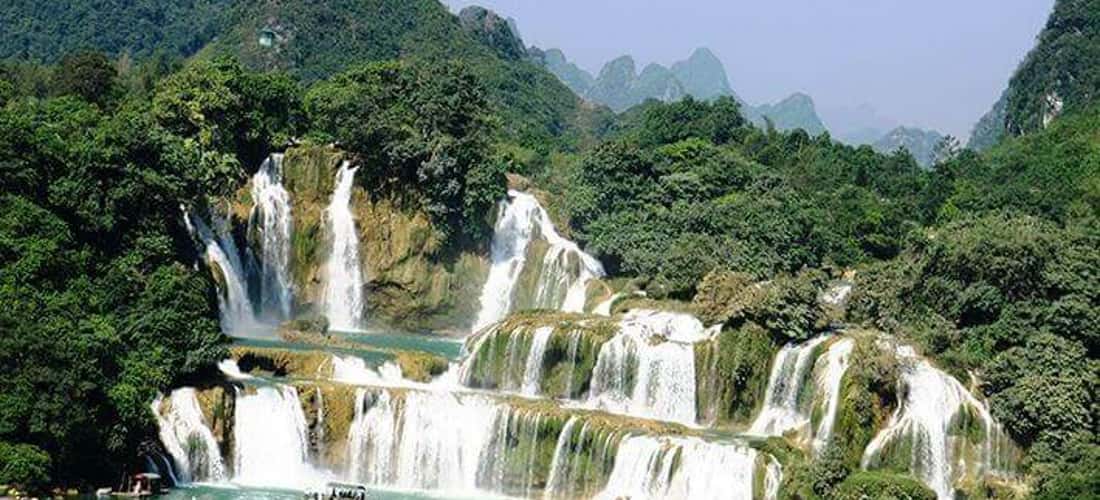 位于Kon Ka Kinh国家公园的Kon Bong瀑布（三层瀑布）是您到嘉莱旅游时不容错过的绝佳目的地。