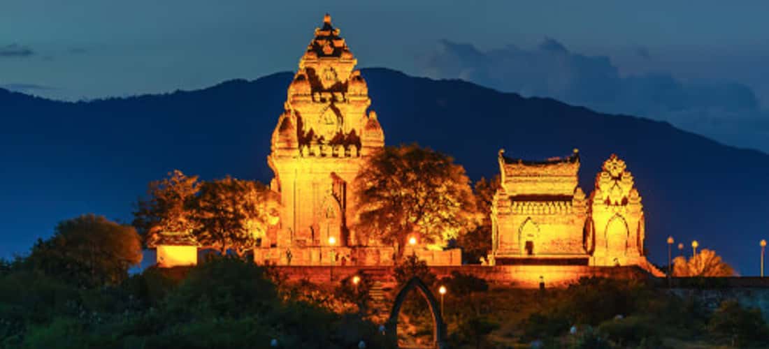 Tháp Bà Po Nagar- Vẻ đẹp lộng lẫy vào ban đêm