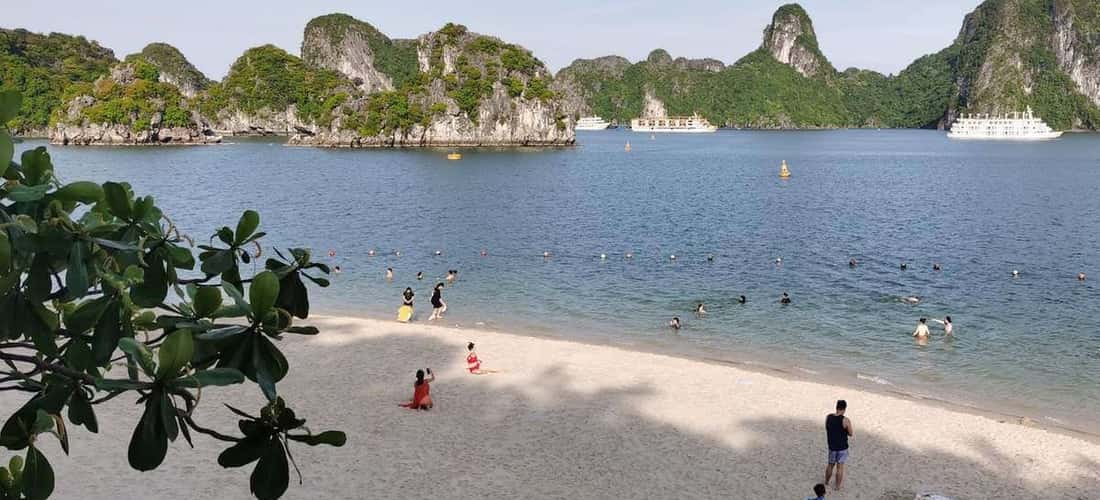 Biển xanh, cát trắng, nắng vàng đang vẫy gọi