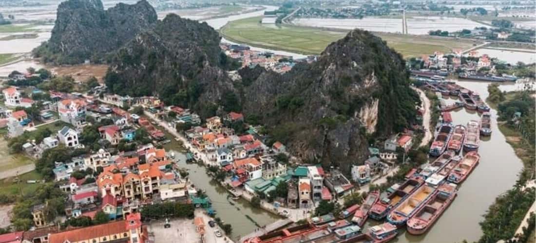 Kenh Ga浮村的美丽景色中出现了Ninh Binh河村的画面。