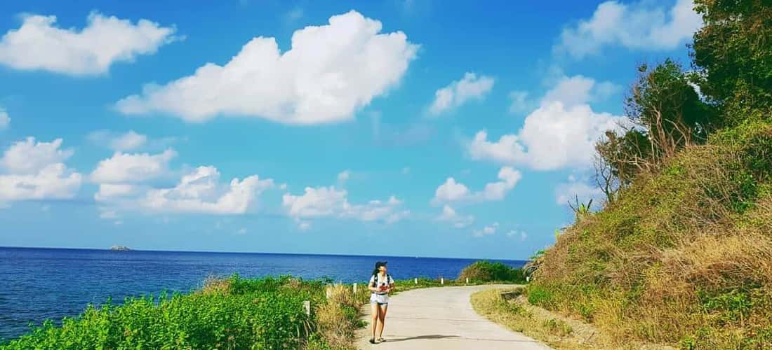 美丽的蓝色大海和白色沙滩
