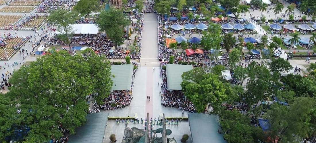 라방(La Vang)의 전체 이름은 라방 순례 센터의 성모 또는 라방 영적 땅의 성모로도 알려짐)는 꽝찌성 하이랑현 하이푸 면 푸흥 마을에 위치하고 있습니다.