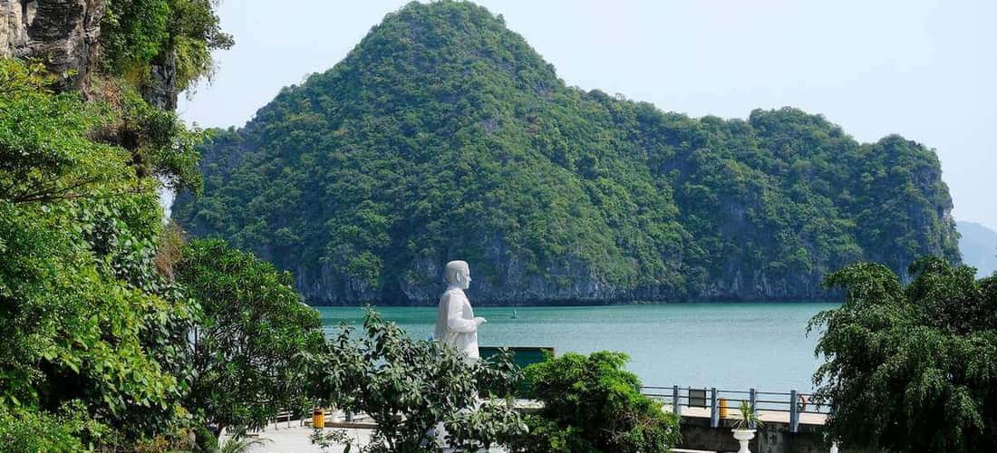 Tượng của người anh hùng Gherman Titop