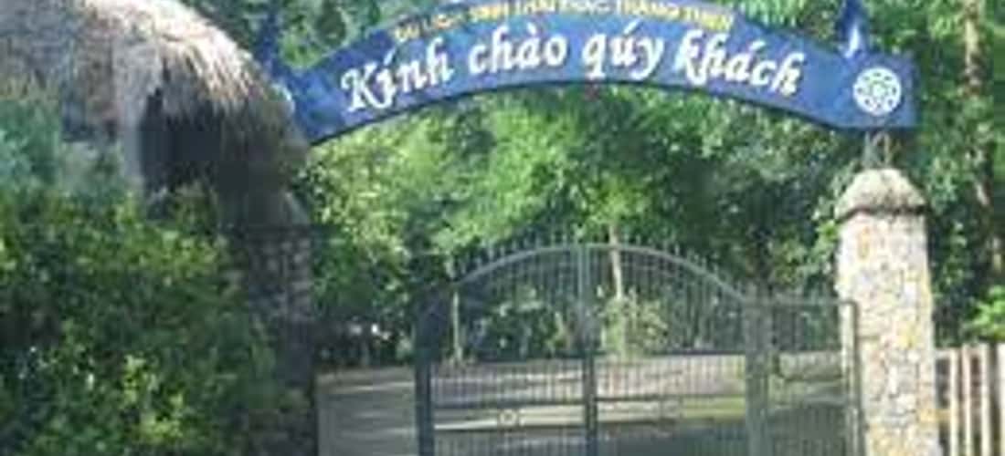 Cổng vào khu di tích thác Thăng Thiên