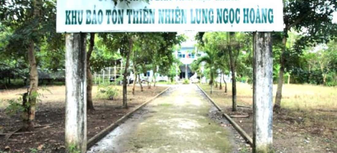 Cổng vào khu bảo tồn thiên nhiên Lung Ngọc Hoàng
