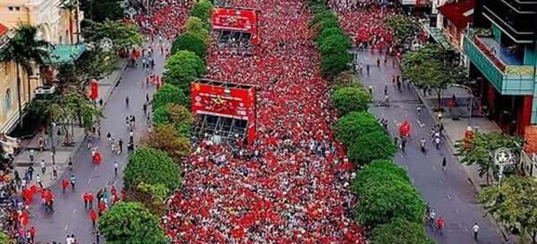 阮惠步行街不仅是散步的好去处,也是娱乐、文化和艺术活动的理想目的地。
