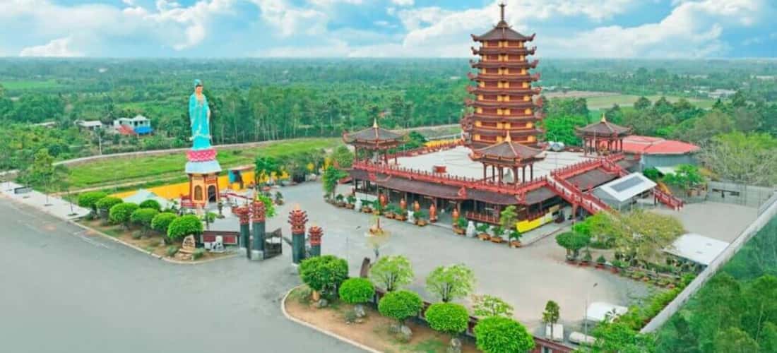 永隆玉佛塔位于新毅公社永和村。