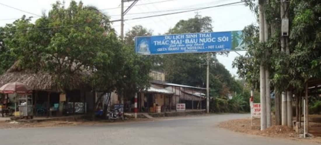 Đường vào thác Mai