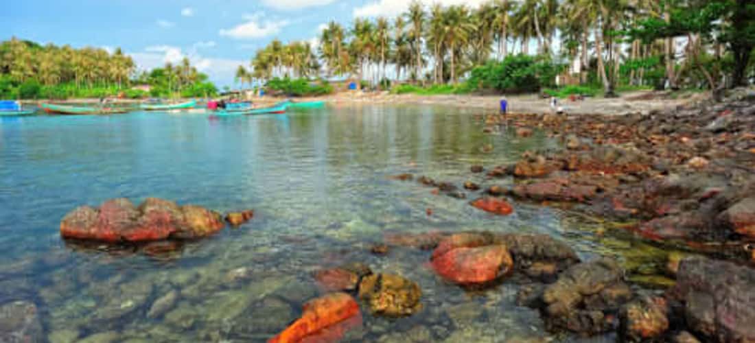 Đảo Bà Lụa có biển đẹp , dừa soi bóng , cá tôm tươi rói