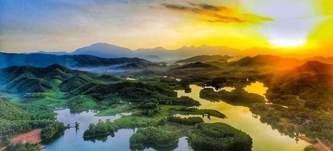 湖上的浪漫日出