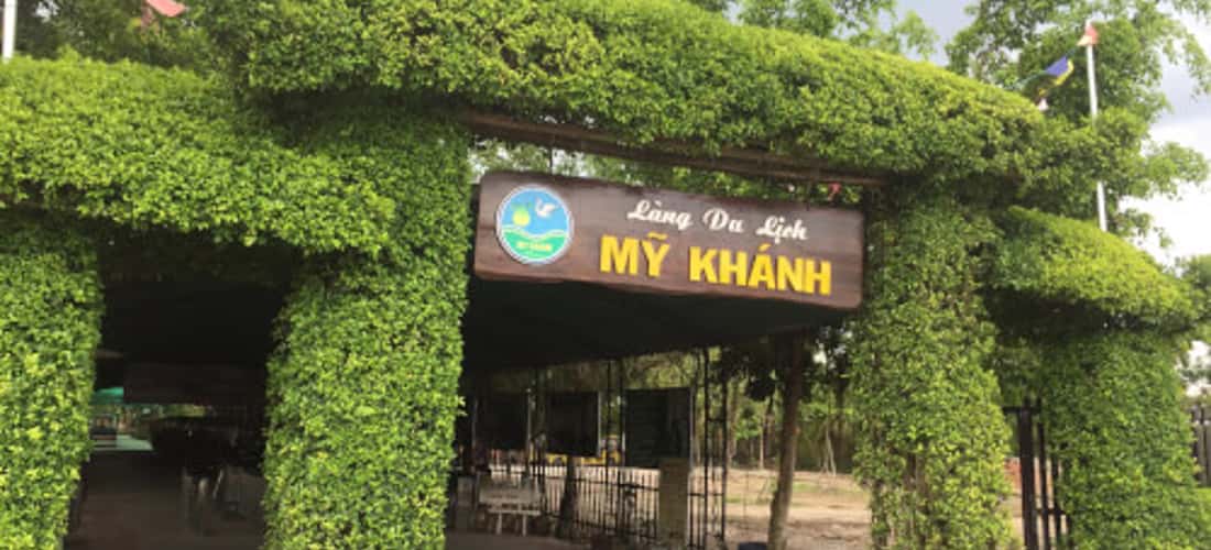Cổng làng du lịch Mỹ Khánh