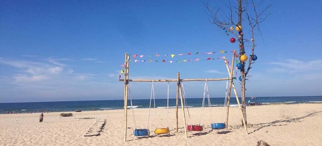 Biển Cửa Việt là một điểm đến hàng đầu tại Quảng Trị, thu hút nhiều “tín đồ xê dịch” đến để khám phá những nét đặc biệt mà thiên nhiên ban tặng cho nơi đây.