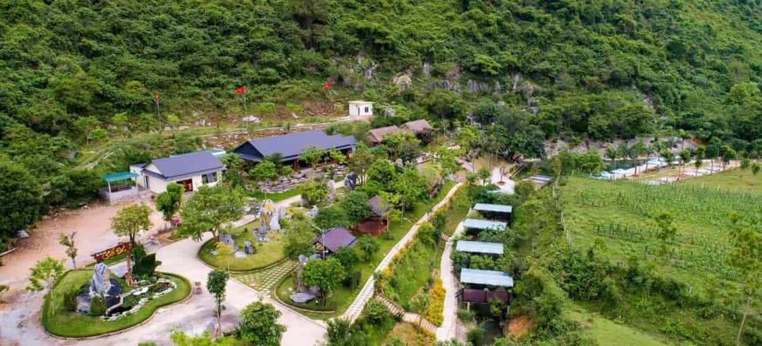 Khu du lịch Suối Đá Quảng Bình là một điểm đến mới đi vào hoạt động năm 2022 nằm tại Thôn 3, xã Phúc Trạch, huyện Bố Trạch, tỉnh Quảng Bình.