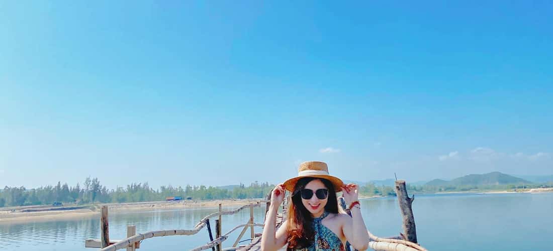 Cây cầu trở thành điểm check in của các bạn trẻ