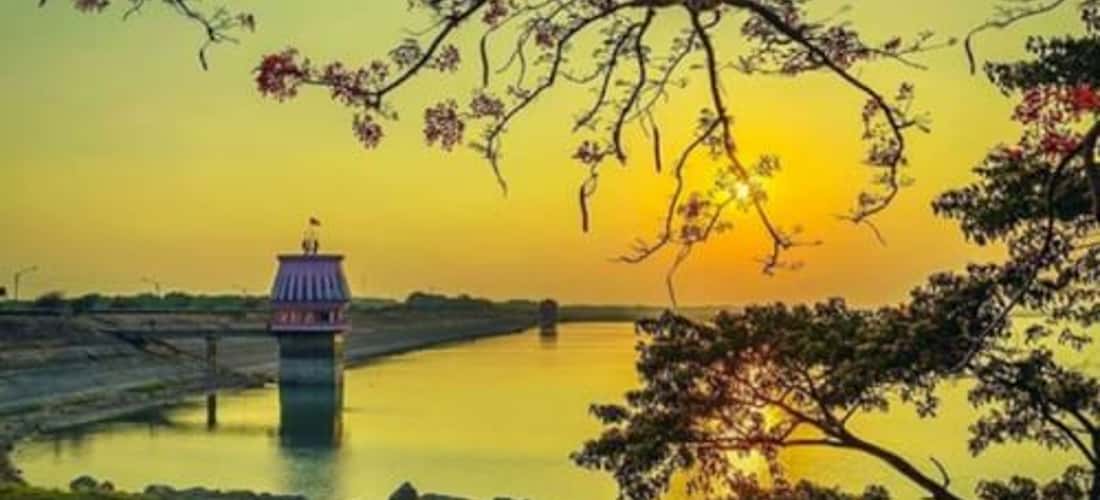 Hoàng hôn trên hồ Dầu Tiếng